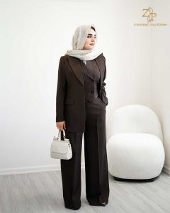 چرا بعضی استایلها در عید بیشتر جلب توجه میکنند؟راز استایلهای چشمگیر عید ۱۴۰۵ 4 کت و شلوار و جلیقه گاباردین سایه